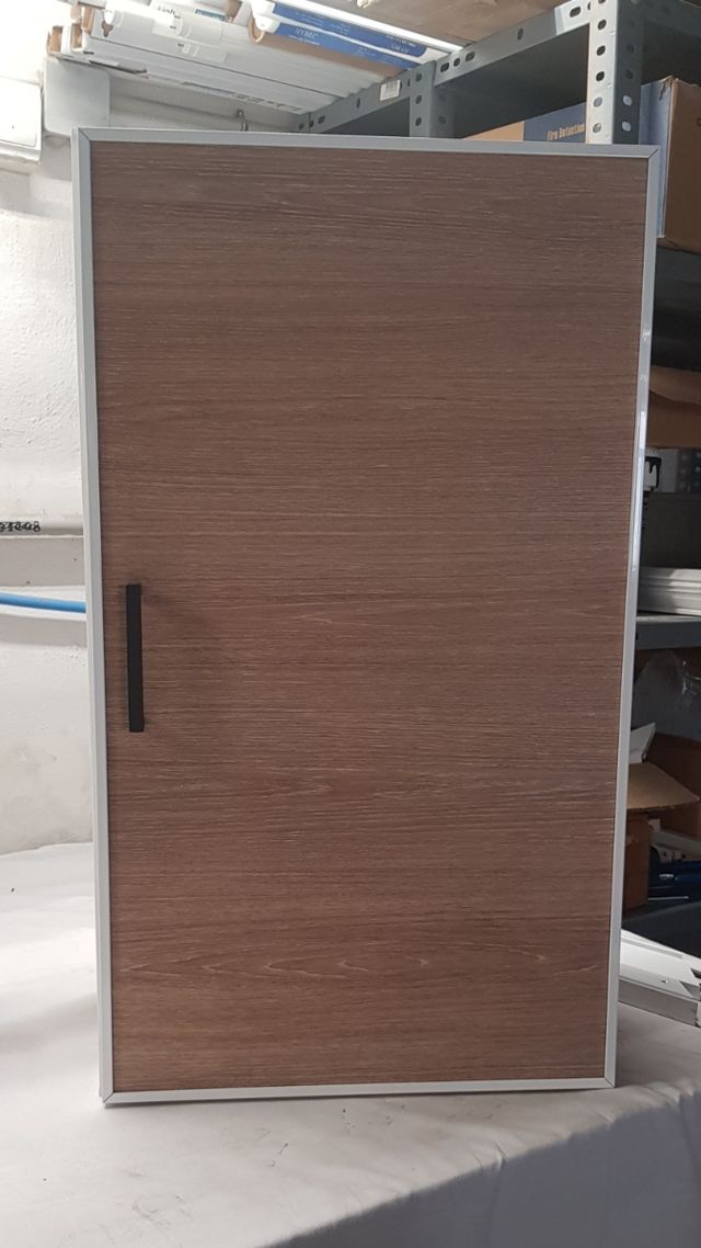 Explendido mueble de aluminio