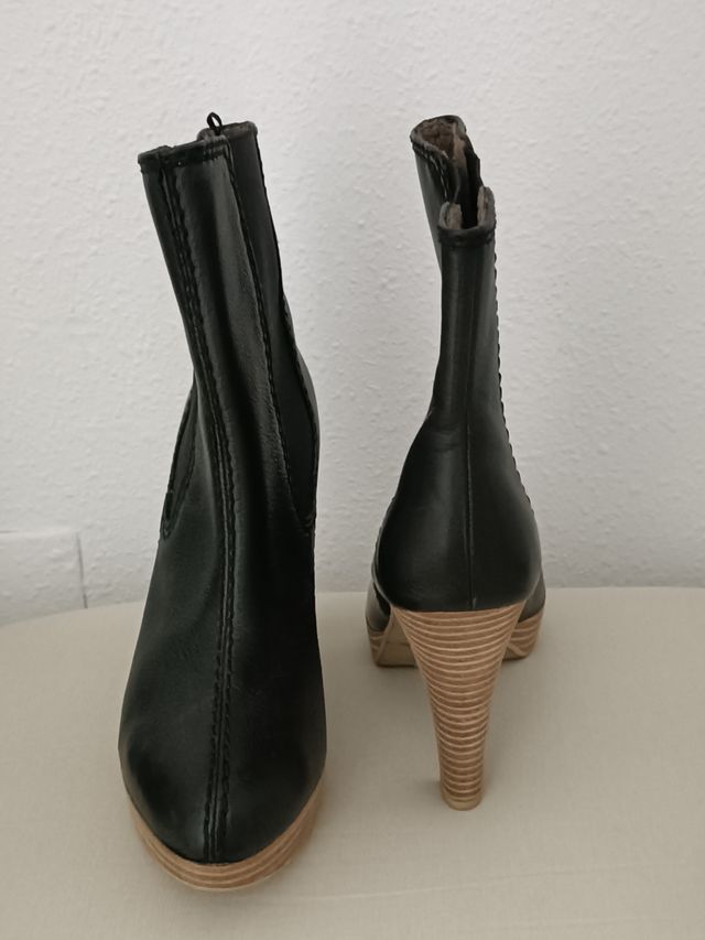 Botas negras piel Zara