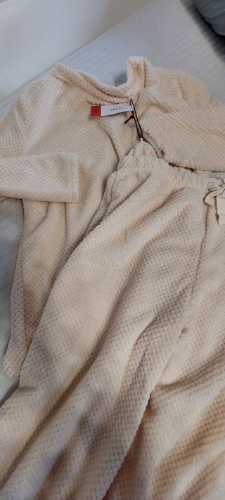 Batas y pijama en conjunto mujer
