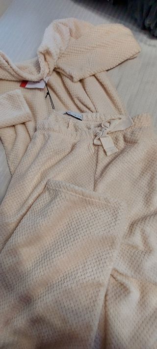 Batas y pijama en conjunto mujer
