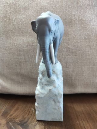 Figura "Elefante en equilibrio" de Lladró