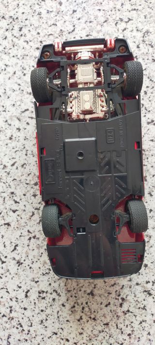 Carro Ferrari 348 Urago