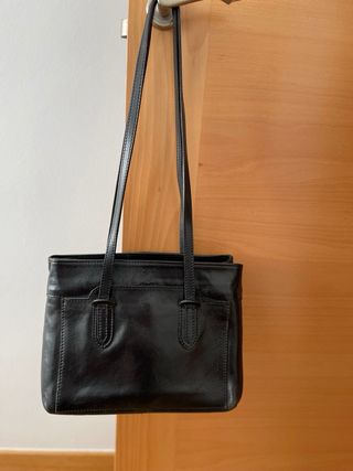 Bolso negro de piel 
