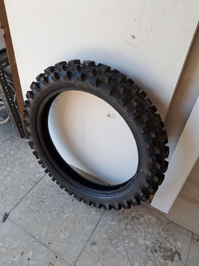 Neumático 110/90 19