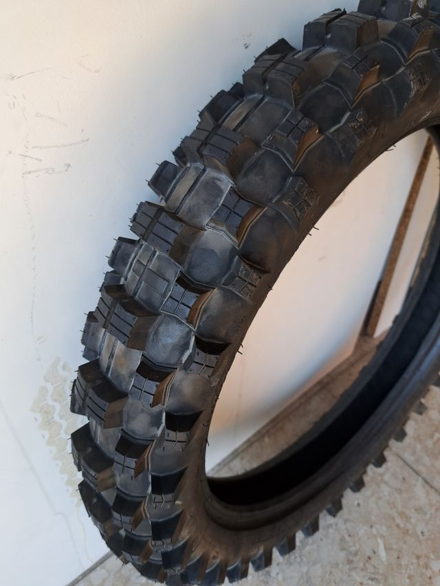 Neumático 110/90 19