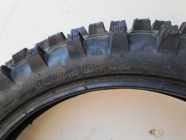 Neumático 110/90 19