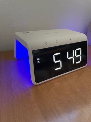 despertador led con cargador inalámbrico