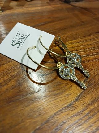 Pendientes de llaves acero y circonitas