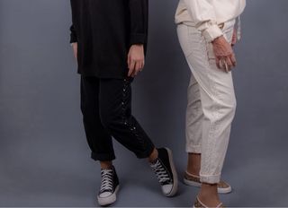 pantalones de pana con detalle de encaje