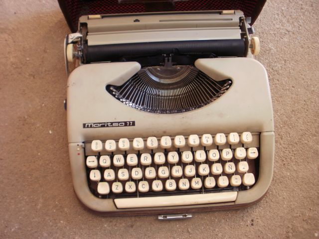 Maquina de escribir antigua Maritsa 11.
