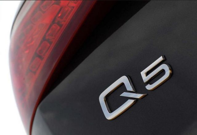 AUDI Q5 SCRITTA STEMMA LOGO EMBLEMA ADESIVO