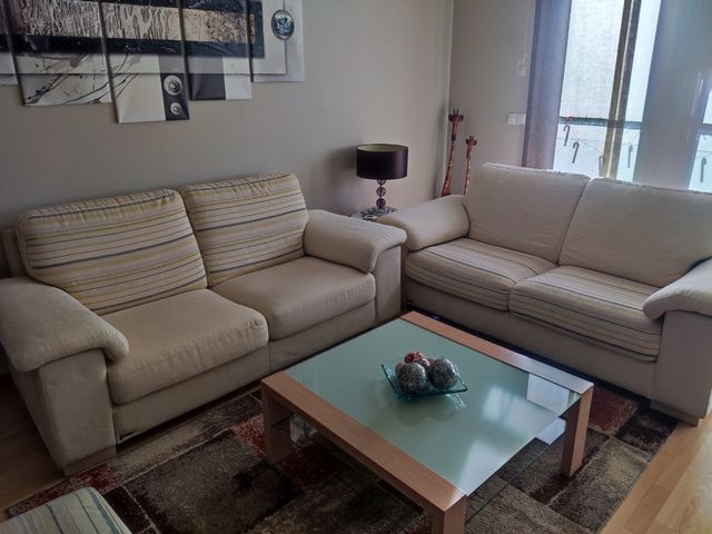 2 SOFAS GRANDES(3 PLAZAS)+ PUFF..