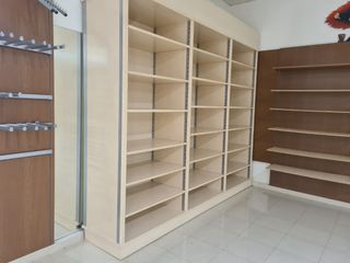Mobiliario tienda de ropa