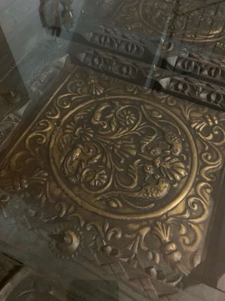 Antigua mesa de comedor india hecha con puerta