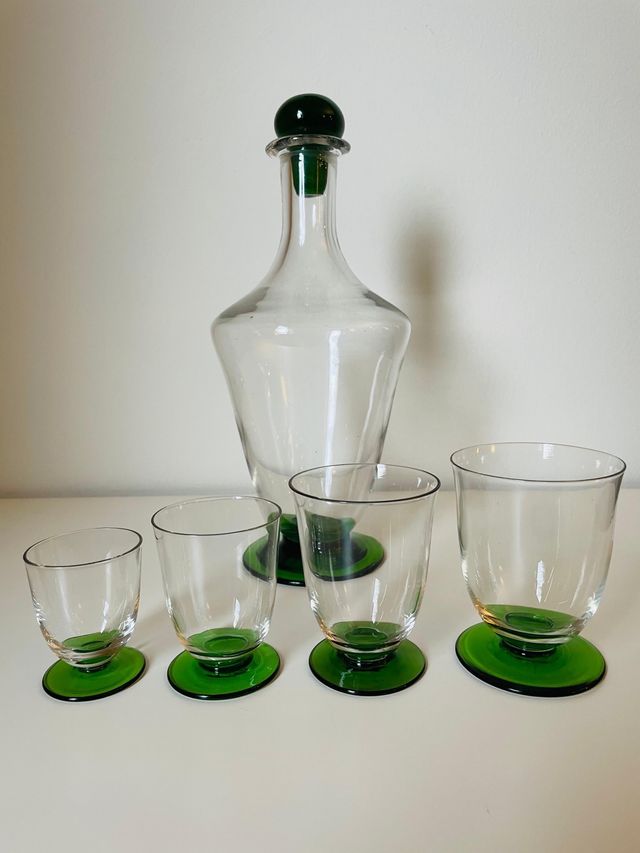 Set di bicchieri e brocca in vetro colorato