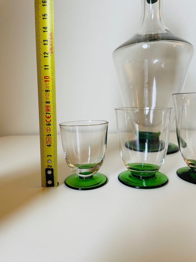 Set di bicchieri e brocca in vetro colorato