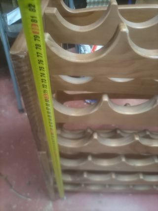 Botellero de madera.
