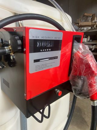 BOMBA CON CONTADOR Y FILTRO Y MANGERA AUTOMATICA