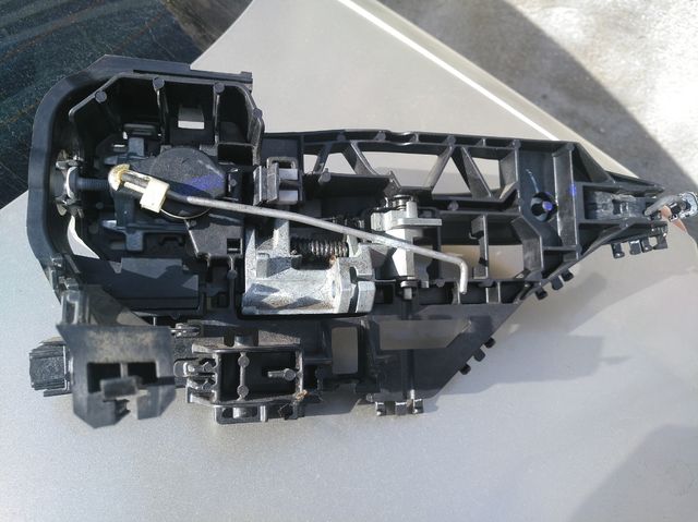 Maneta del. izq. Fiat Freemont, Dodge Journey