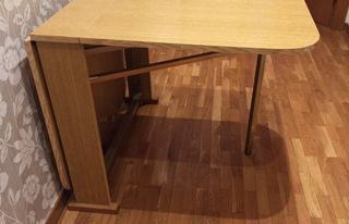 Mesa abatible con alas