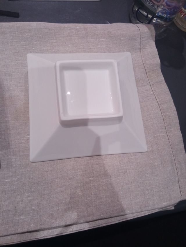 Plato hondo quadrado