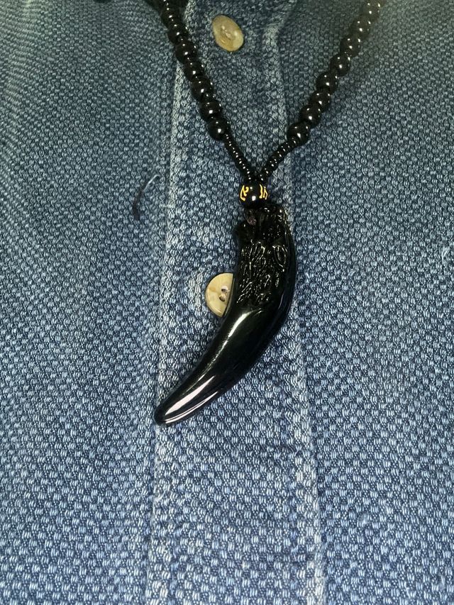 Colgante o pulsera de diente de piedra obsidiana