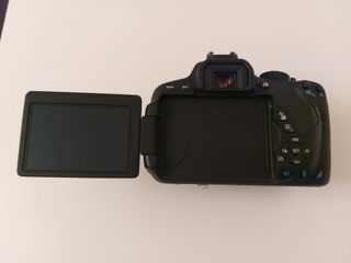 CANON EOS 700D + 2 baterías y cargador