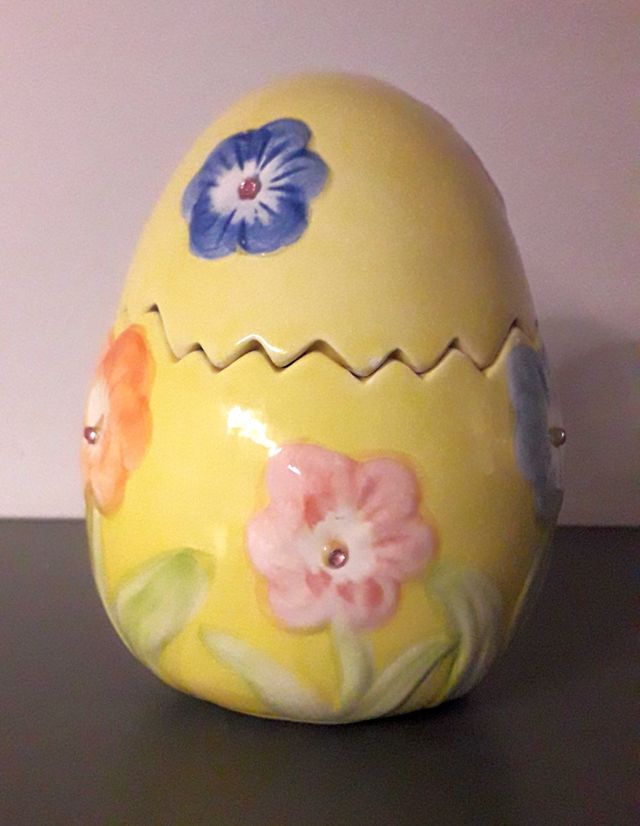 Uovo contenitore apribile in ceramica Villa D'Este