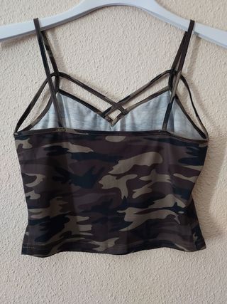 Top estampado camuflaje verde