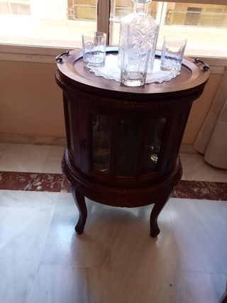 Mesa mueble bar antiguo