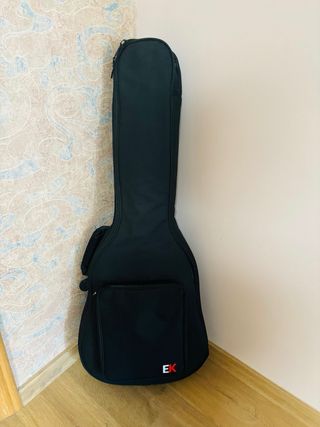 Guitarra sigma con un mes de uso regalo afinador