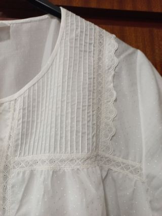 Camisón blanco con  puntillas 
