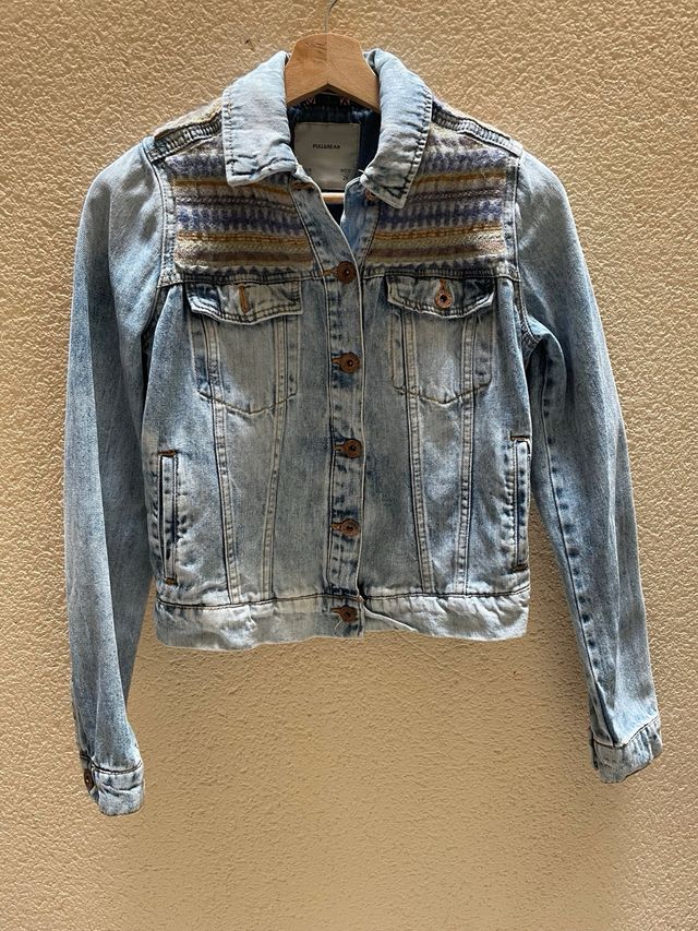 Cazadora vaquera con grecas bordadas Pull & Bear