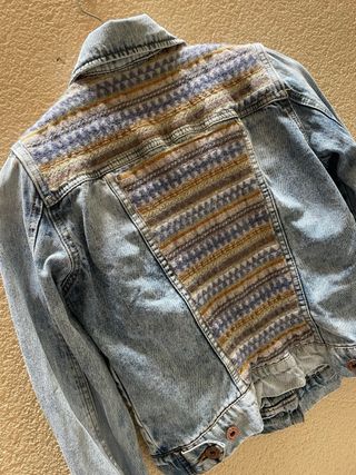 Cazadora vaquera con grecas bordadas Pull & Bear