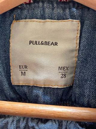 Cazadora vaquera con grecas bordadas Pull & Bear