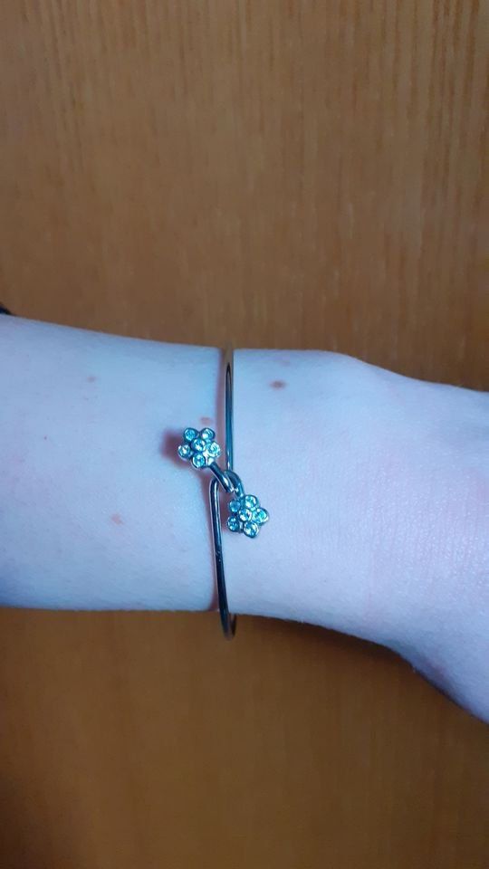 BRACCIALETTO RIGIDO DA DONNA IN ARGENTO E ZIRCONI