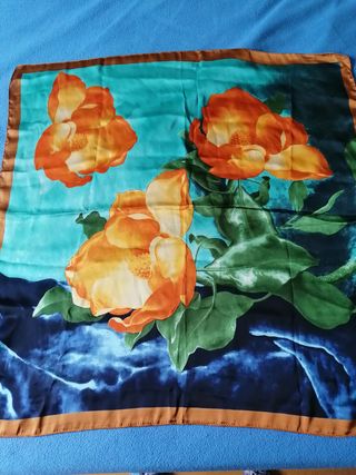 Pañuelo con estampado floral para cabeza o cuello