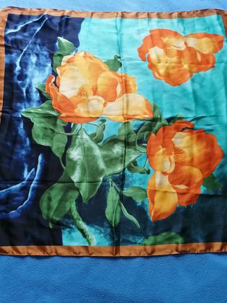 Pañuelo con estampado floral para cabeza o cuello