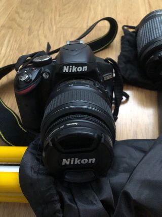 Camara  Nikon con accesorios