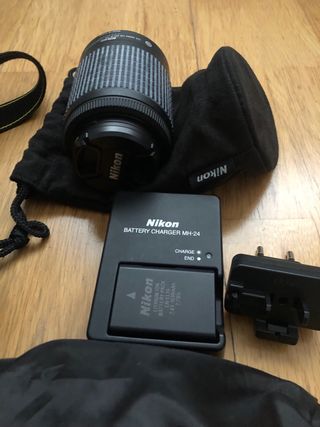 Camara  Nikon con accesorios