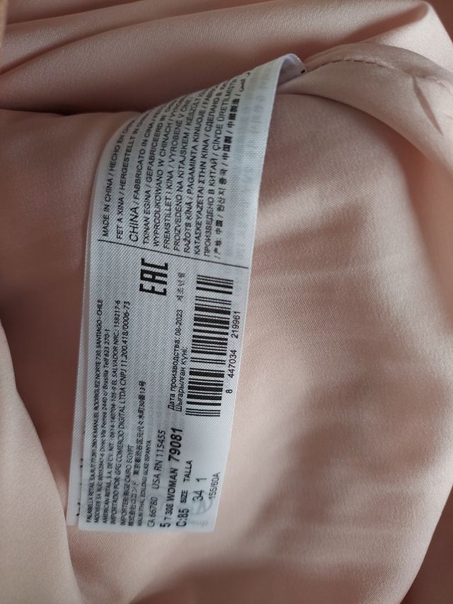 Minifalda rosa metalizada efecto piel de Mango