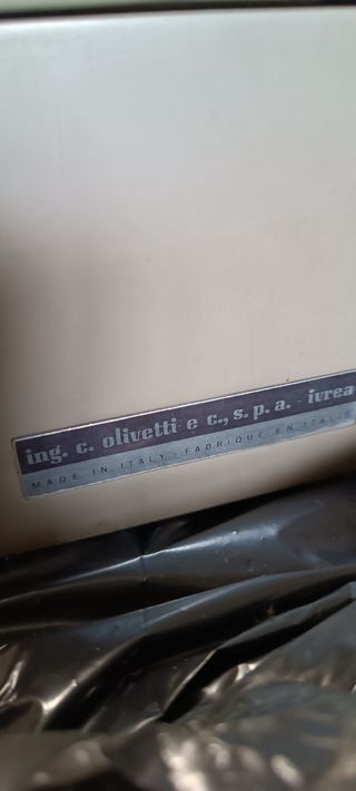 Macchina da scrivere olivetti