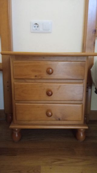 Habitación rústica (cabeceras y mesita)