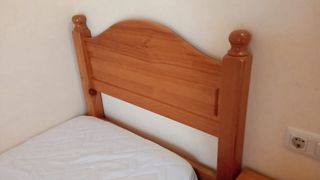 Habitación rústica (cabeceras y mesita)