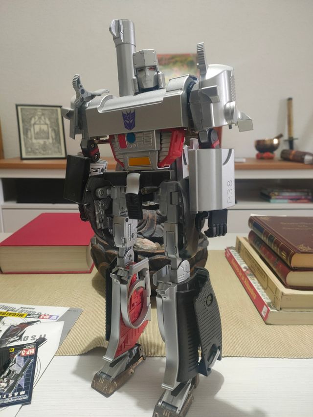 Megatron MP-5 Masterpiece. Transformers.