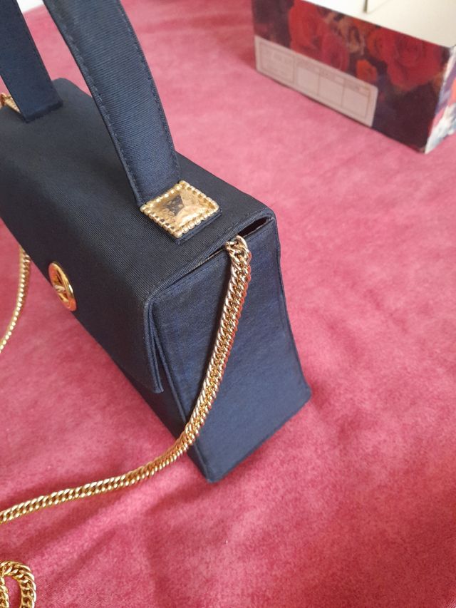 Borsetta blu a mano o a tracolla