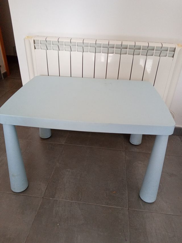 Mesa y dos sillas niño Ikea