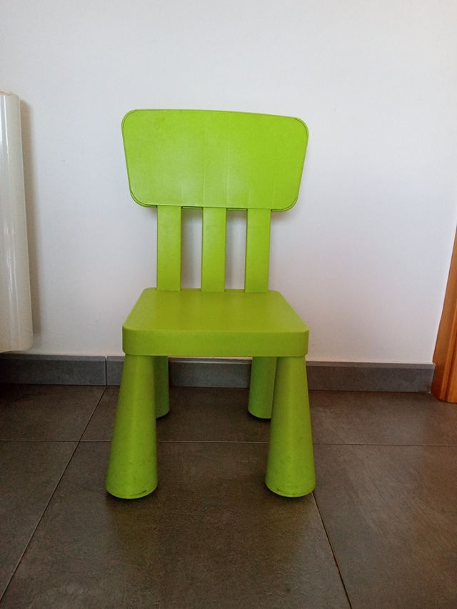 Mesa y dos sillas niño Ikea