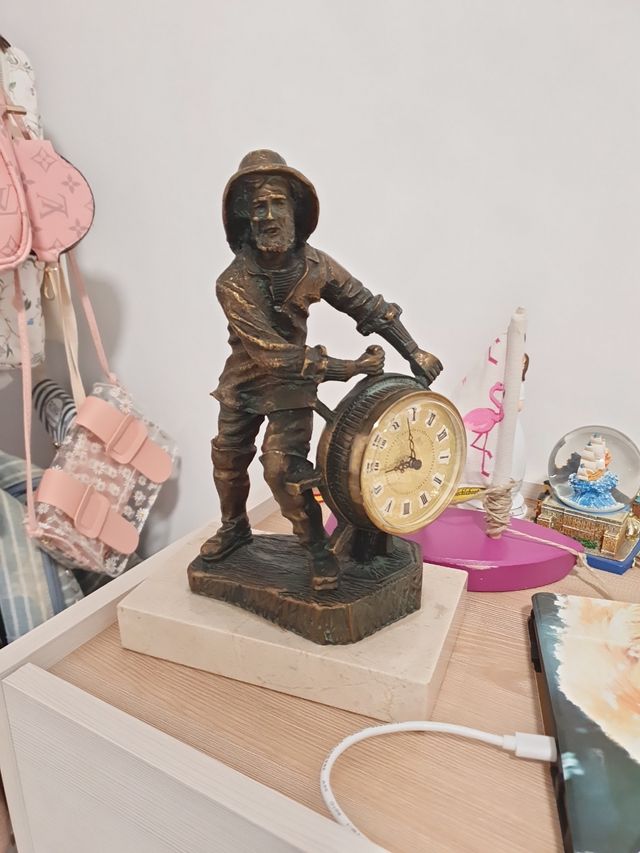 Figura bronce decorativa