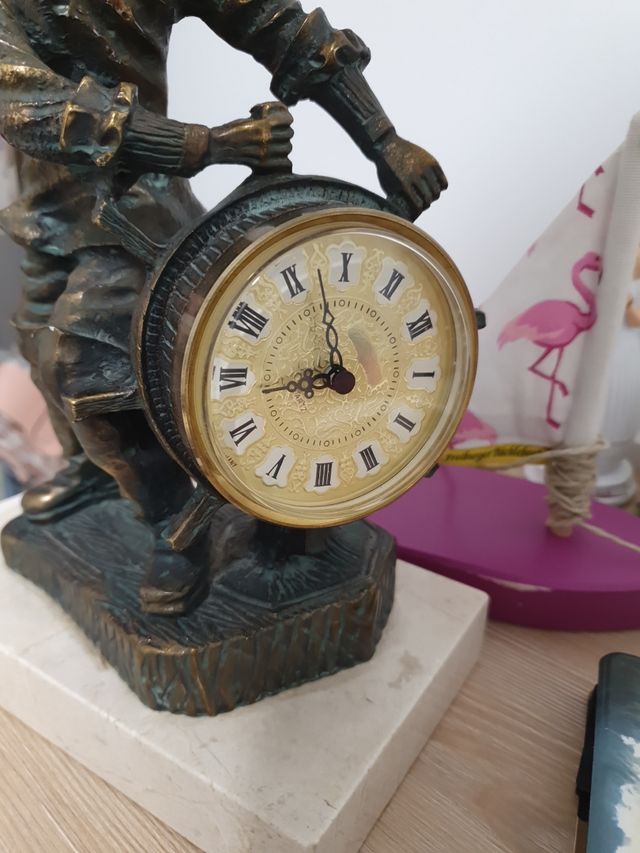 Figura bronce decorativa